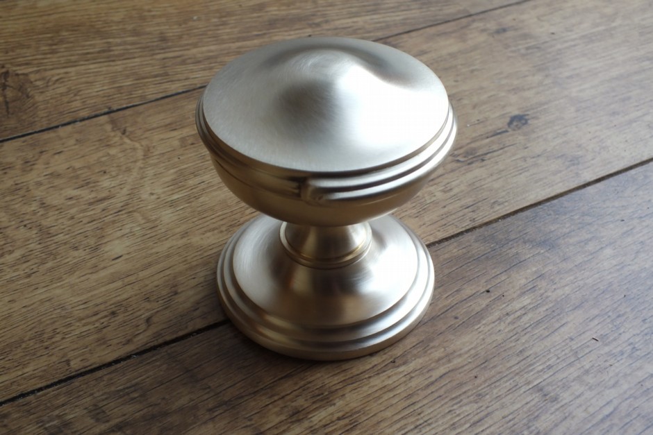 Art Nouveau Centre Door Knob - Door Furniture