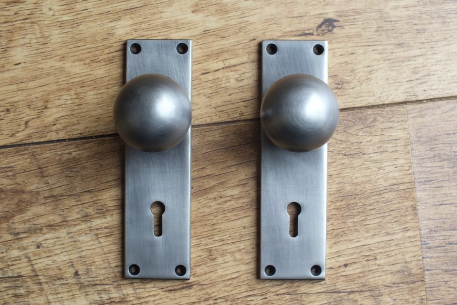 Ball knob on Lock Plate - Round Door Knobs