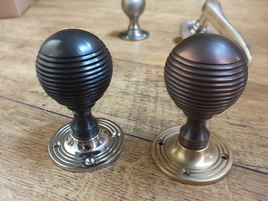 Slpit-Finish Door Knobs